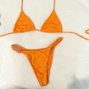 LENI SWIMS BIKINI